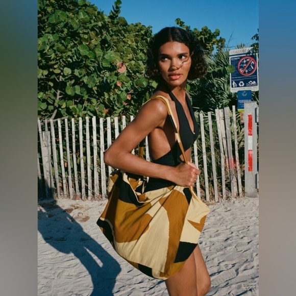 NWT. Zara Camel Printed Rectangular Maxi Bag. - Picture 2 of 5